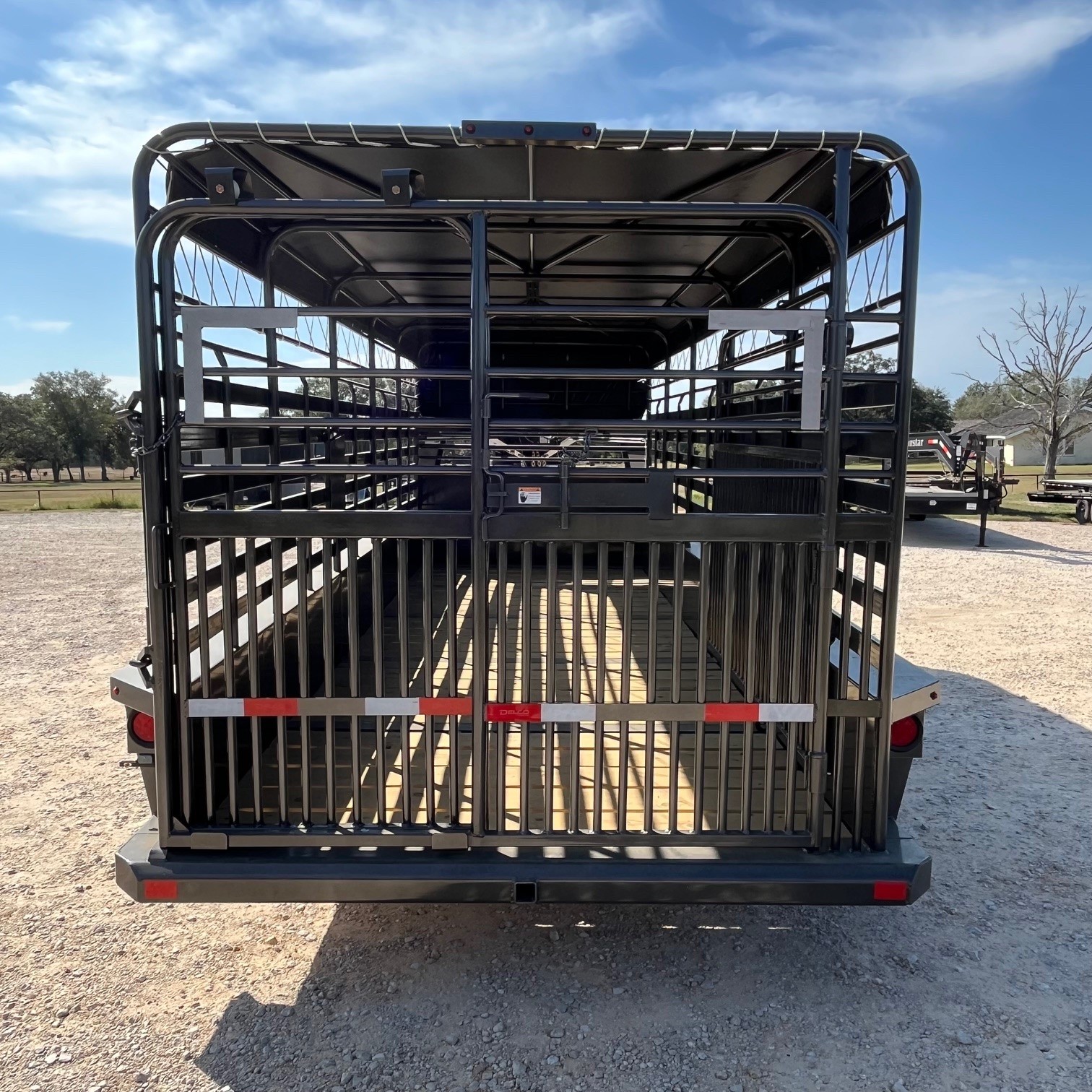 2025DelcoB820037030 Hallettsville, TX Trailer Dealership